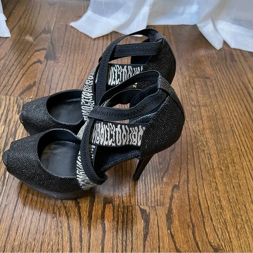 Colin Stuart black platform shoe size 10B               #42